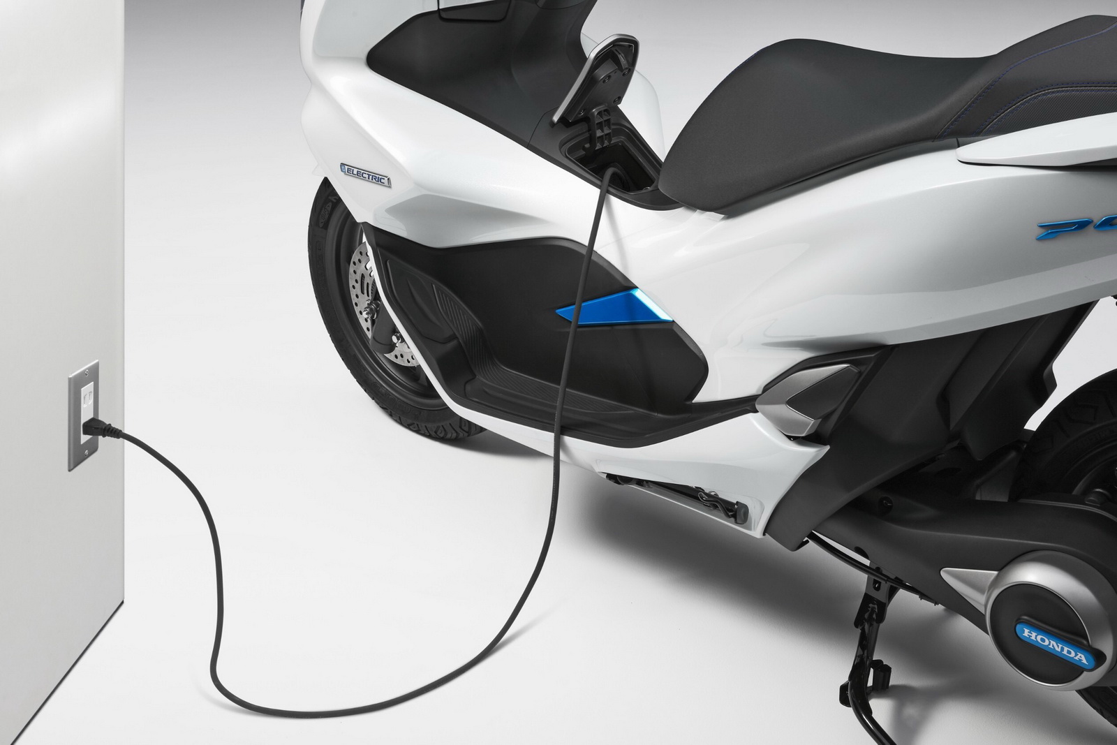 astra-honda-honda-pcx-electric